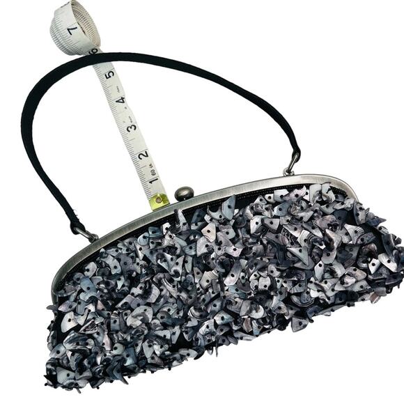 Shell Evening Bag With Handle - Picture 3 of 9